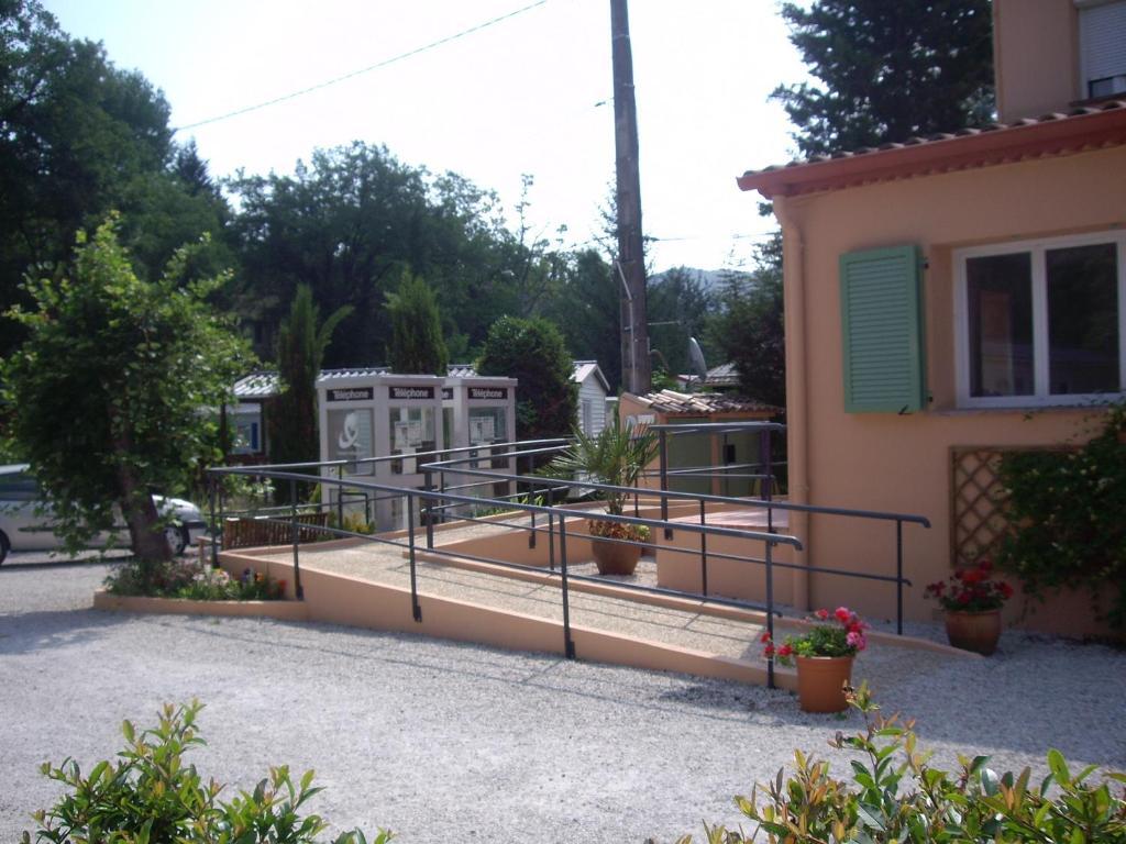Les Rives Du Loup Hotel Tourrettes-sur-Loup Ruang foto